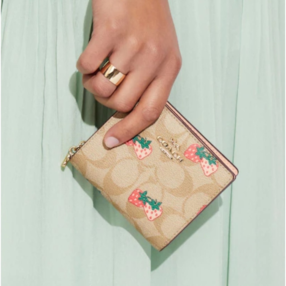 NWOT COACH Snap Wallet Strawberry Print